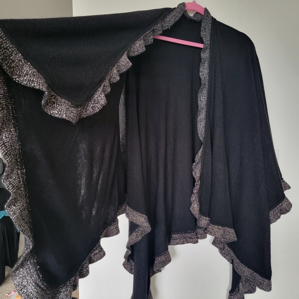 Chic Black and Gray Women's Poncho - Picture 4 of 7